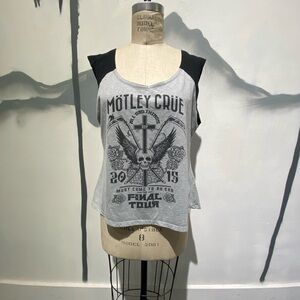 Black and Gray Graphic Crop Tank Top
